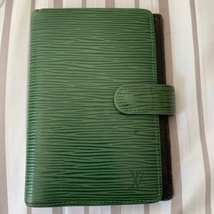 🎉SOLD🎉Authentic Louis Vuitton Green Epi PM Agenda Cover